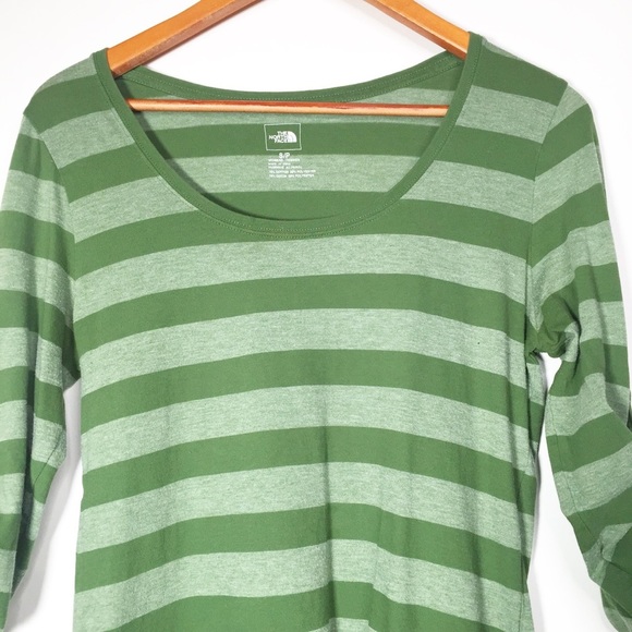💰 5/25$ ♻️ The North Face Small Green Crop Sleeve Tee - Picture 3 of 10